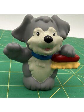 2009 Fisher Price Little People CAR WASH Gray Dog With Brush
